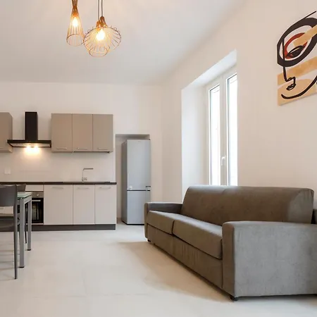 Salt Apartment, In Pieno Centro Rif A859 *